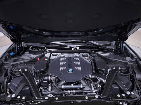 New 2026 BMW 760i xDrive w/ Premium Package image 19