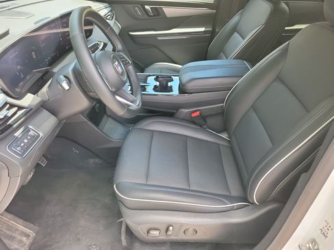 Used 2025 Buick Enclave Preferred FWD image 4