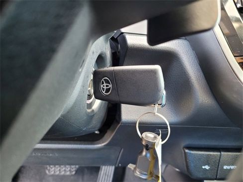 Used 2023 Toyota Camry SE image 17