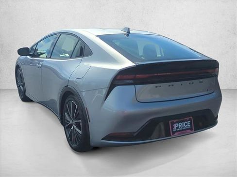 Used 2025 Toyota Prius XLE image 8
