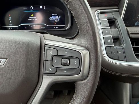 Used 2022 Chevrolet Tahoe Z71 w/ Luxury Package AWD/4WD image 15