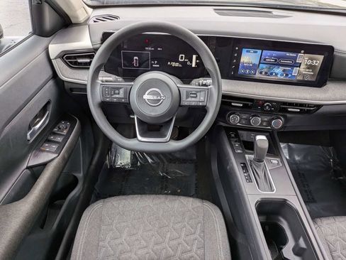 Used 2025 Nissan Kicks SV FWD image 16