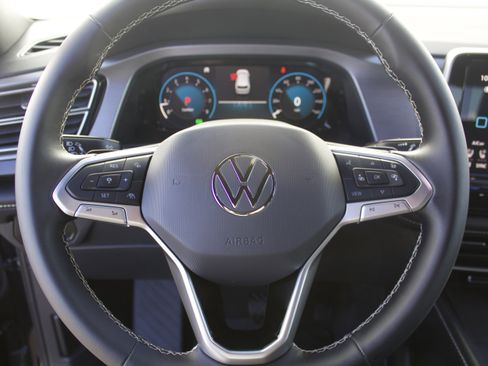 Used 2024 Volkswagen Atlas Cross Sport SE AWD/4WD image 15