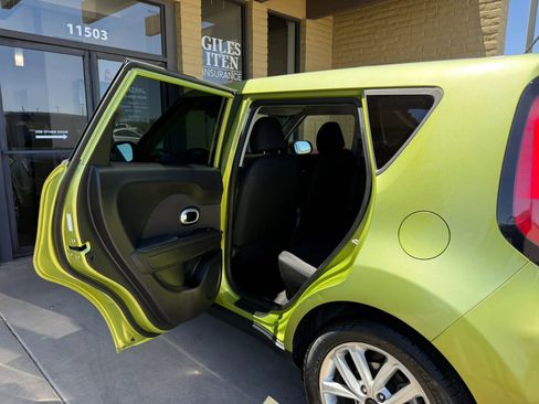 Used 2018 Kia Soul + FWD image 19