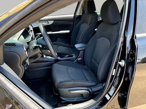 Used 2024 Kia Forte LXS w/ LXS Technology Package FWD image 8