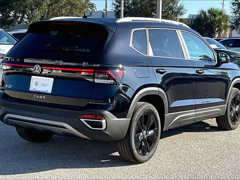 New 2026 Volkswagen Taos SE FWD image 5