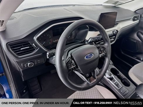 Used 2022 Ford Escape SE w/ SE Sport Appearance Package image 9