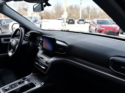 Used 2023 Ford Explorer XLT w/ Equipment Group 202A image 15