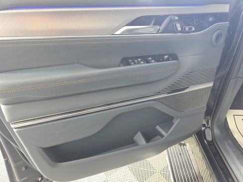 Used 2022 Jeep Grand Wagoneer Series III image 12