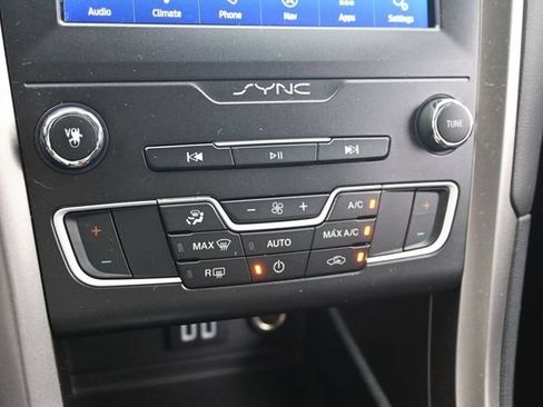 Certified 2020 Ford Fusion SE FWD image 25