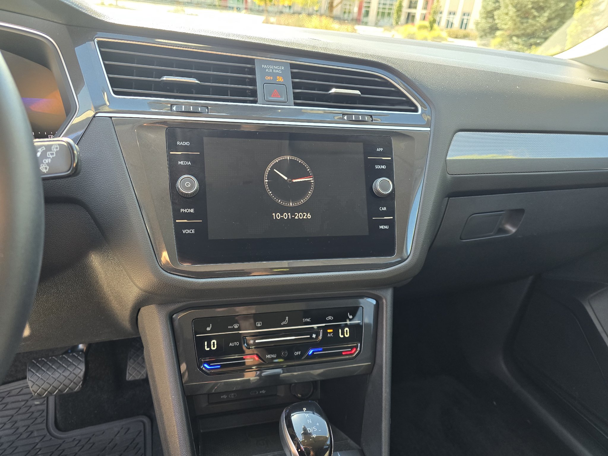 Used 2024 Volkswagen Tiguan SE AWD/4WD image 23