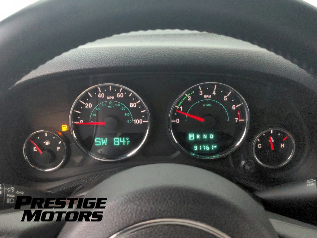 Used 2015 Jeep Wrangler Unlimited Rubicon w/ Connectivity Group AWD/4WD image 15