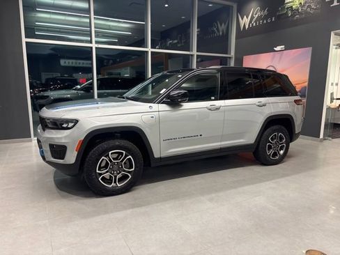 Used 2022 Jeep Grand Cherokee Trailhawk w/ Advanced Protech Group II image 8
