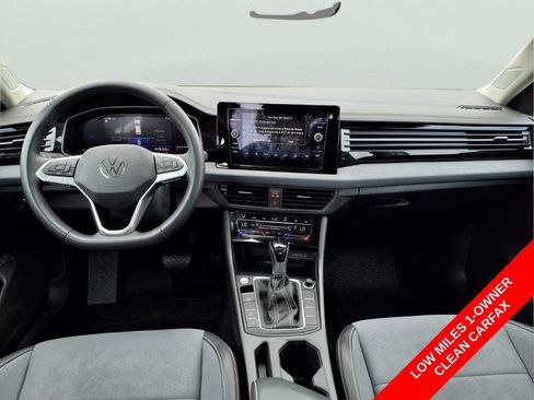 Used 2025 Volkswagen Jetta SE w/ Sunroof Package FWD image 11