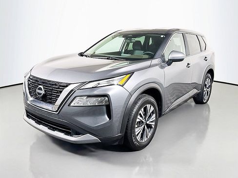 Used 2023 Nissan Rogue SV image 3