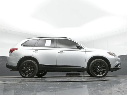 Used 2018 Mitsubishi Outlander SEL AWD/4WD image 33