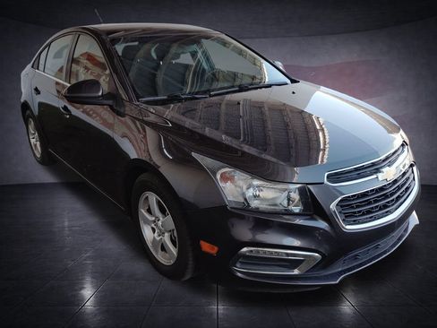 Used 2015 Chevrolet Cruze LT w/ Technology Package FWD image 7