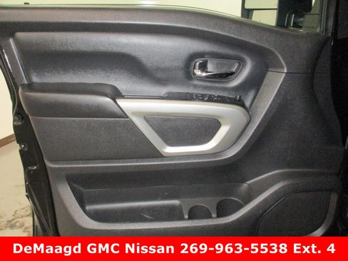 Used 2017 Nissan Titan SV image 13