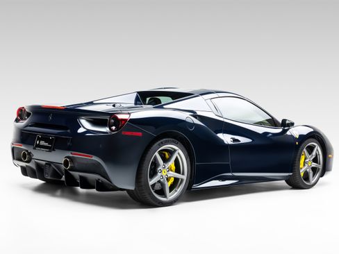 Used 2018 Ferrari 488 Spider RWD image 9
