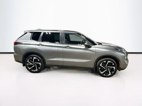 Used 2023 Mitsubishi Outlander SE image 8