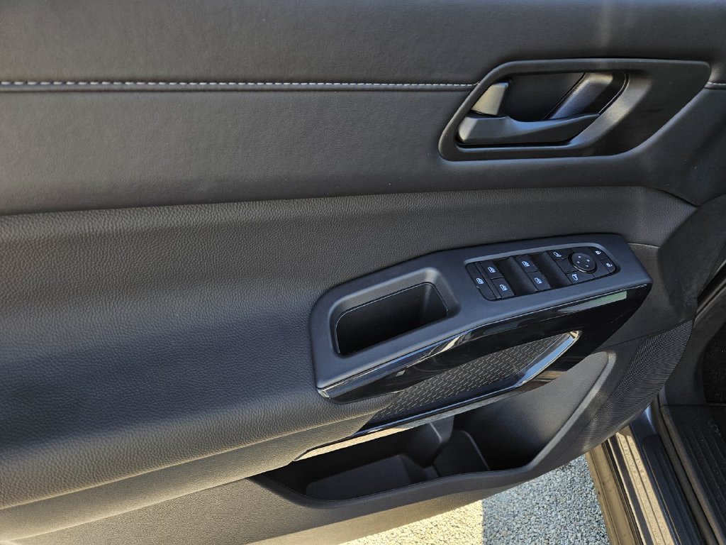 Certified 2026 Nissan Pathfinder SV FWD image 19