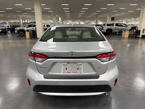 Used 2020 Toyota Corolla LE image 6