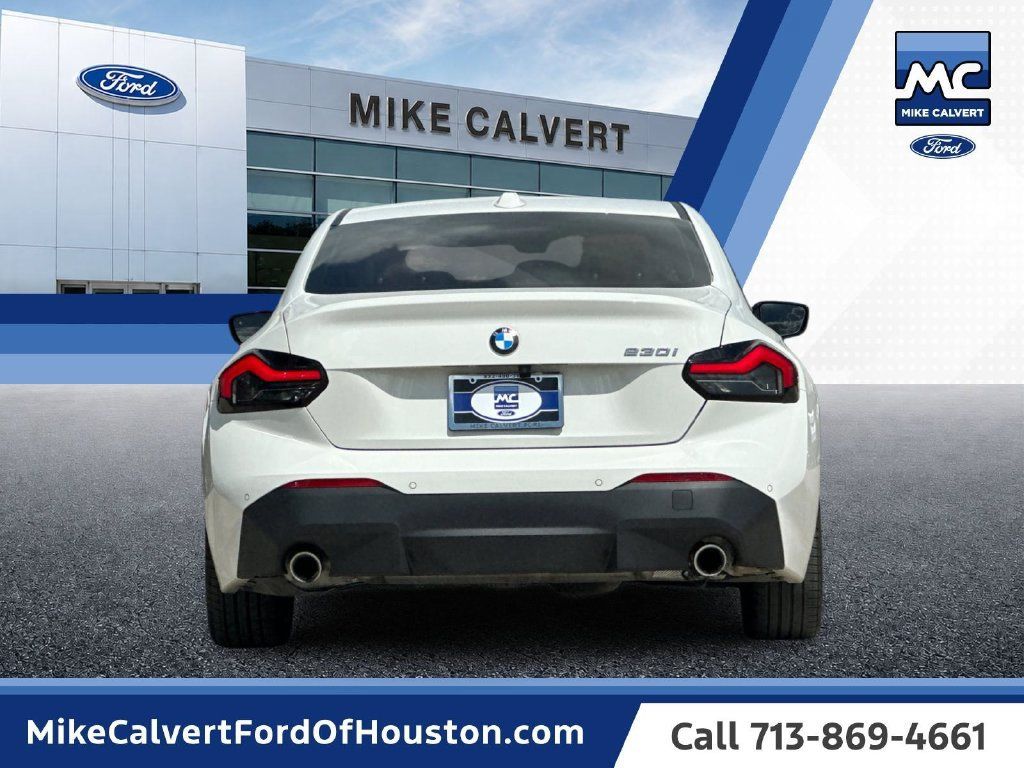 Used 2024 BMW 230i Coupe w/ Convenience Package RWD image 4