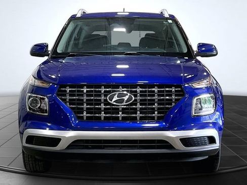 Used 2023 Hyundai Venue SEL FWD image 3