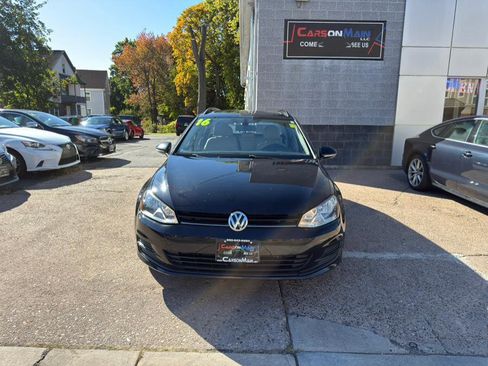 Used 2016 Volkswagen Golf SE image 2