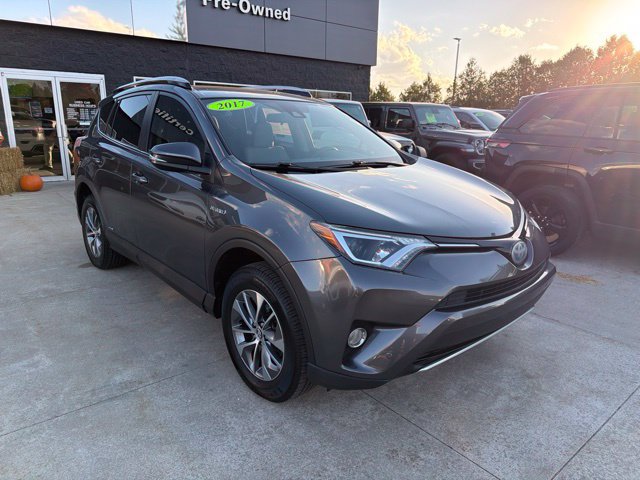 Used 2017 Toyota RAV4 XLE w/ Convenience Package AWD/4WD image 1