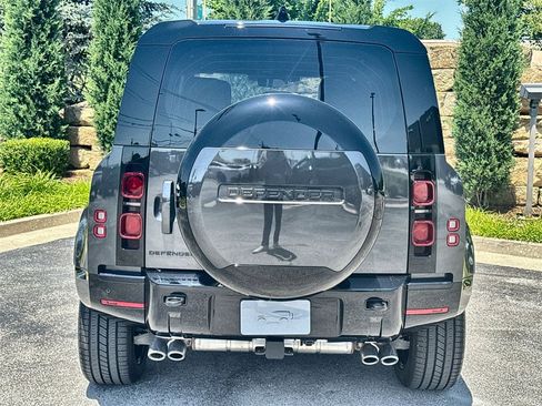 Used 2025 Land Rover Defender 110 X-Dynamic SE image 4
