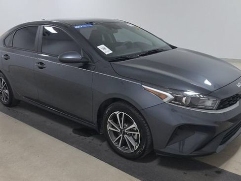 Used 2022 Kia Forte LXS FWD image 3