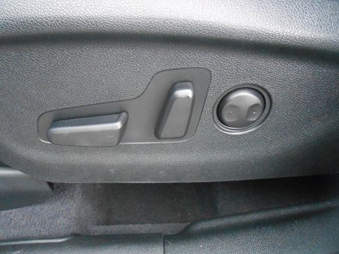 Used 2019 Kia Sorento AWD V6 image 22