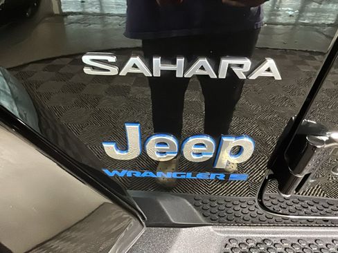 Used 2023 Jeep Wrangler Unlimited Sahara w/ Cold Weather Group AWD/4WD image 11
