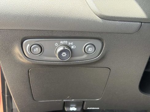 Used 2023 Buick Encore GX Essence w/ Experience Buick Package FWD image 27