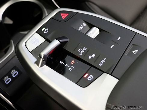 Used 2025 BMW X1 xDrive28i w/ Technology Package image 23