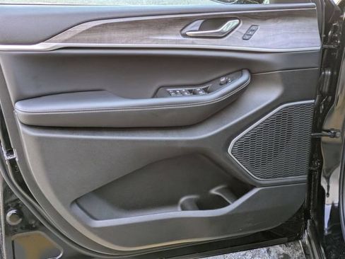 New 2026 Jeep Grand Cherokee Limited AWD/4WD image 16