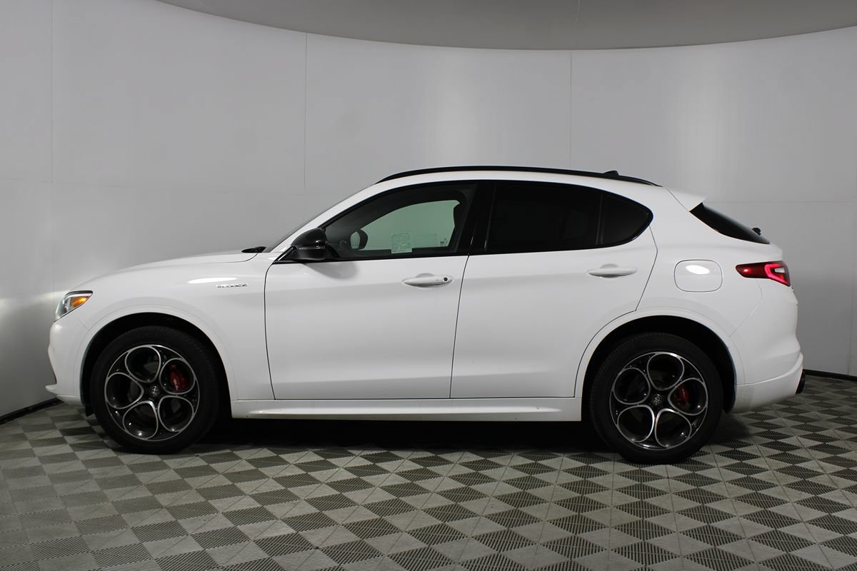 Used 2023 Alfa Romeo Stelvio Veloce AWD/4WD image 34
