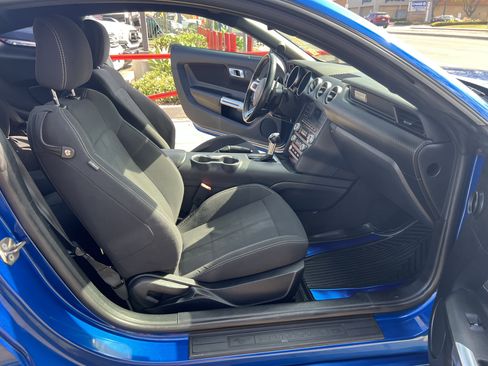 Used 2018 Ford Mustang Coupe image 27