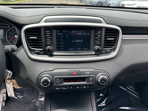 Used 2019 Kia Sorento AWD V6 image 43