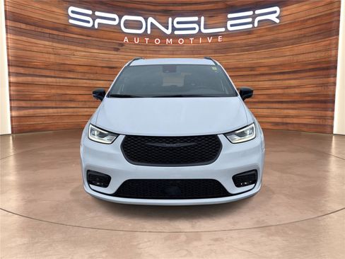 New 2026 Chrysler Pacifica Select w/ S Appearance Package image 9