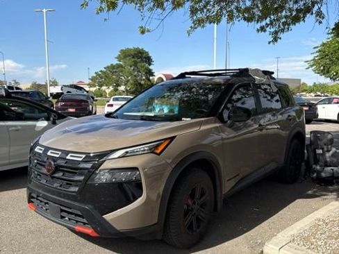 Used 2025 Nissan Rogue SV AWD/4WD image 2
