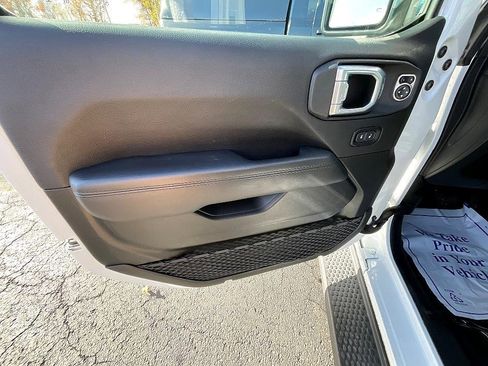 Used 2021 Jeep Wrangler Unlimited Sahara image 11