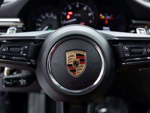 Certified 2025 Porsche Macan image 14