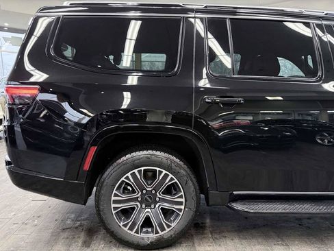 Used 2025 Jeep Wagoneer Series II AWD/4WD image 5