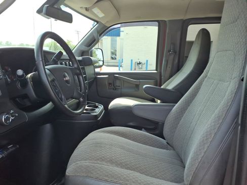 Used 2021 GMC Savana 3500 LS w/ Chrome Appearance Package RWD image 22