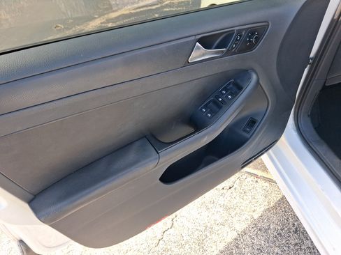 Used 2011 Volkswagen Jetta SE FWD image 11