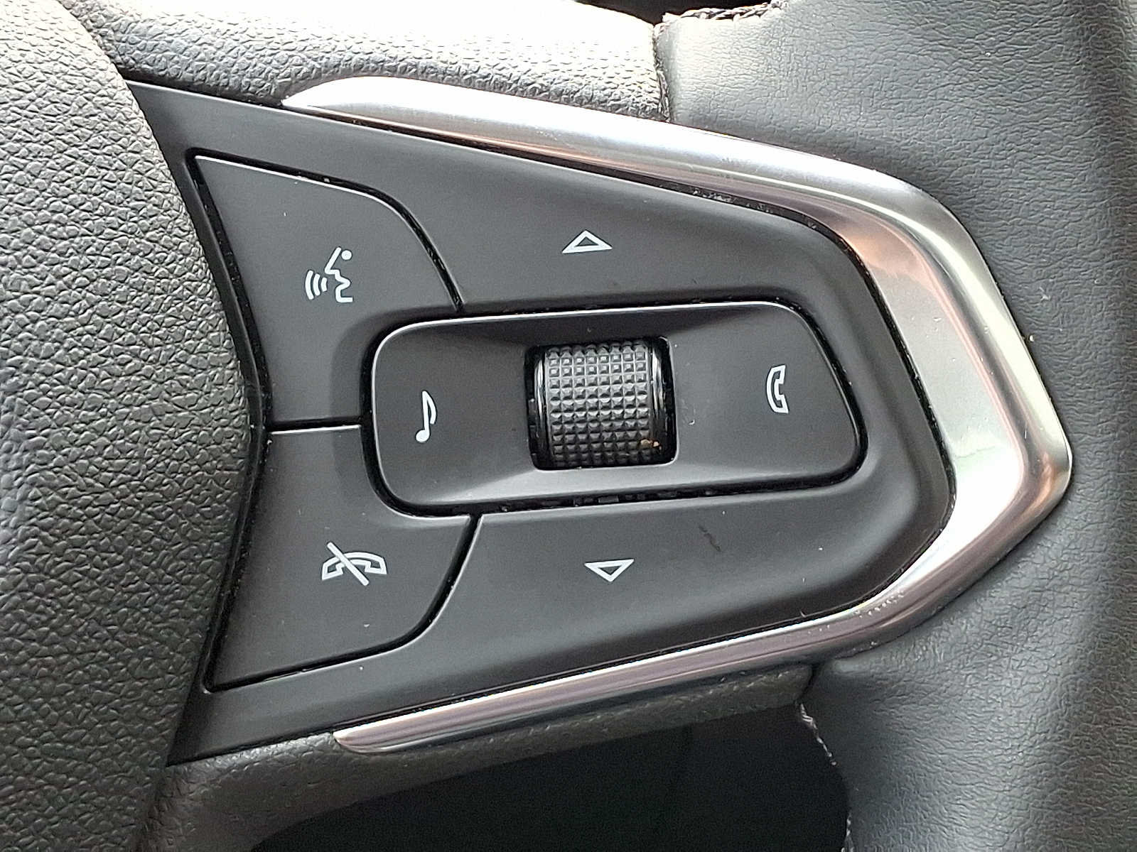 Used 2024 Chevrolet Trax ACTIV w/ Sunroof Package FWD image 23
