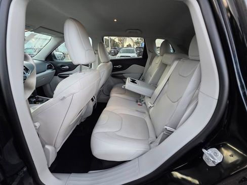 Used 2020 Jeep Cherokee Limited w/ Technology Group image 17