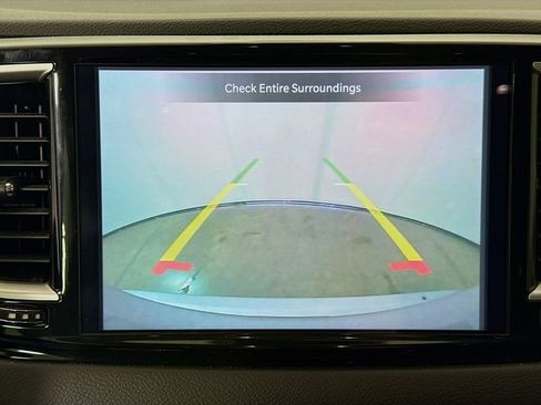Used 2024 Chrysler Pacifica Touring-L FWD image 15